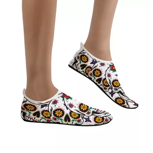 Chaussons barefoot motifs calaveras plage – Image 9