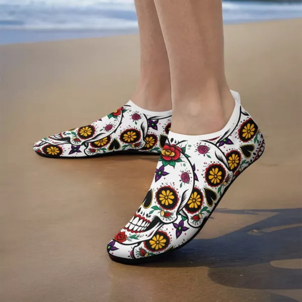 Chaussons barefoot motifs calaveras plage – Image 2
