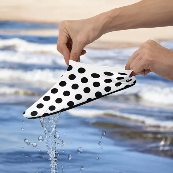 Chaussons barefoot plage à pois souples – Image 2