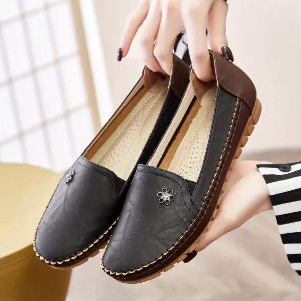 Mocassin femme bicolore fleur discrète – Image 2
