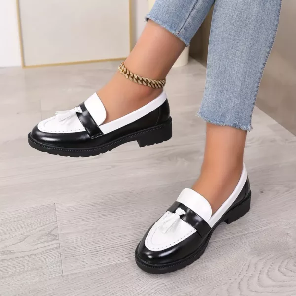 Mocassin femme bicolore pampilles élégantes – Image 6