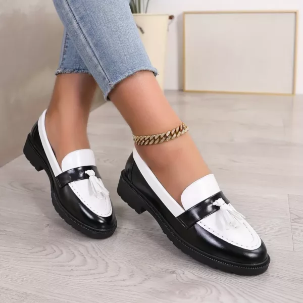 Mocassin femme bicolore pampilles élégantes – Image 8