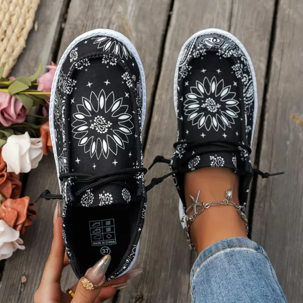 Mocassin femme perforé motif bandana – Image 9