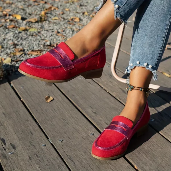 Mocassin femme talon plat effet brillant – Image 4