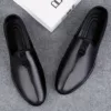 Mocassin homme minimaliste style futuriste