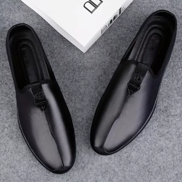 Mocassin homme minimaliste style futuriste
