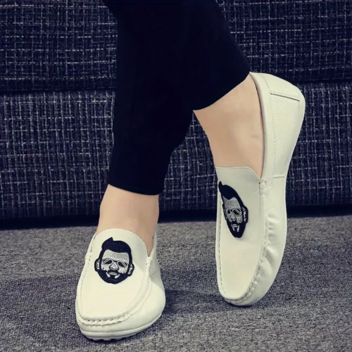 Mocassins blancs homme avec broderie stylée