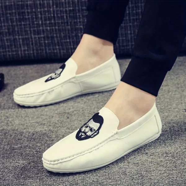 Mocassins blancs homme avec broderie stylée – Élégance décontractée pour un look chic et moderne – Image 8