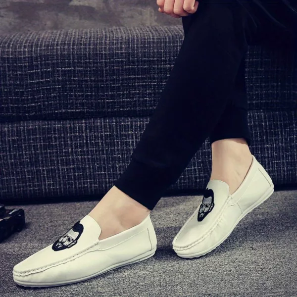 Mocassins blancs homme avec broderie stylée – Élégance décontractée pour un look chic et moderne – Image 7