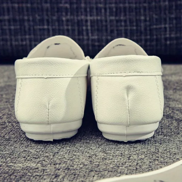Mocassins blancs homme avec broderie stylée – Élégance décontractée pour un look chic et moderne – Image 5