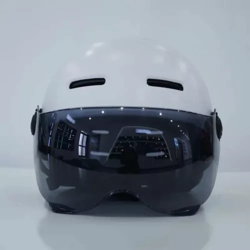 Casque cycliste urbain à visière clipsable