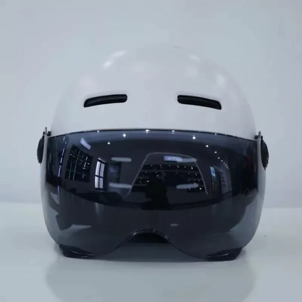 Casque cycliste urbain à visière clipsable