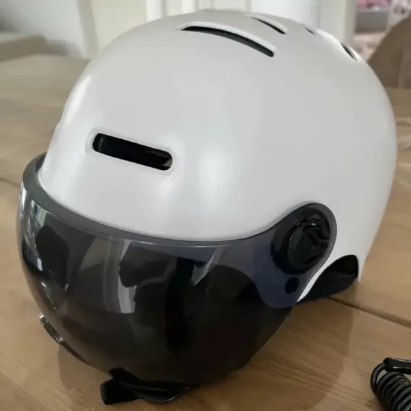 Casque cycliste urbain à visière clipsable – Image 3
