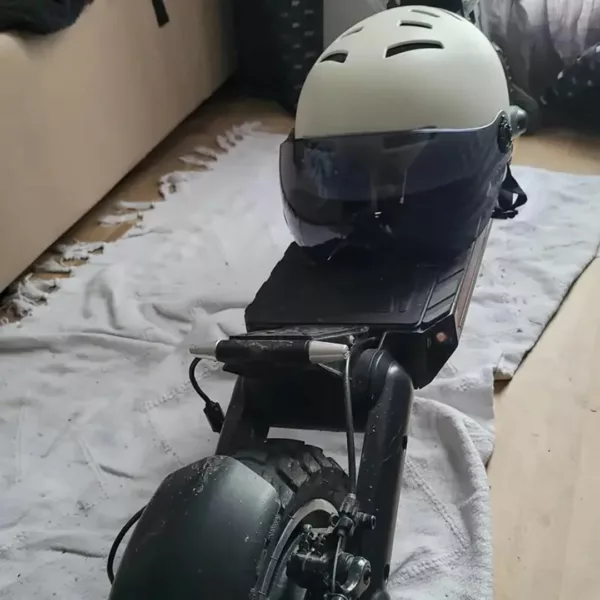 Casque cycliste urbain à visière clipsable – Image 4
