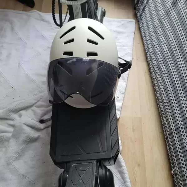 Casque cycliste urbain à visière clipsable – Image 5