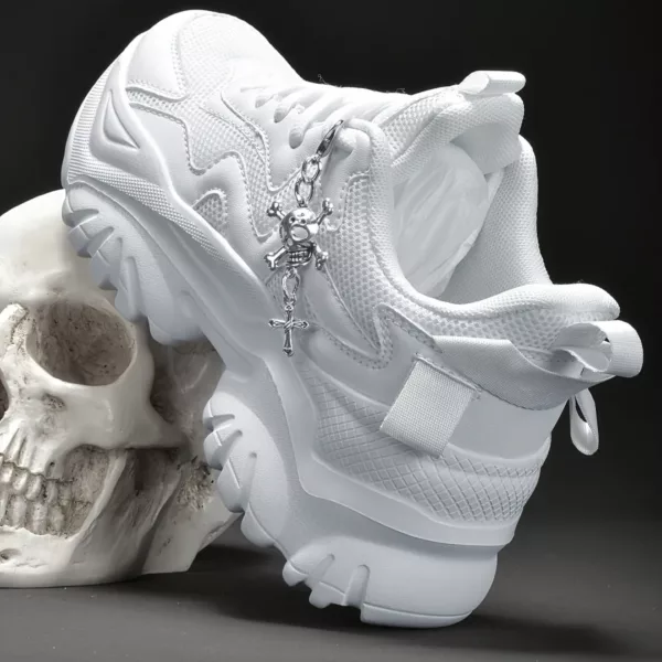 Chaussure Buffalo plateforme pendentif tête mort – Image 3