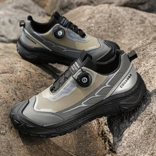 Chaussure de randonnée renfort embout rotatif
