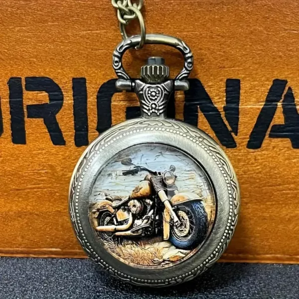Montre à gousset biker rétro gravée – Cadeau vintage unique pour motard passionné – Style authentique et intemporel – Image 5