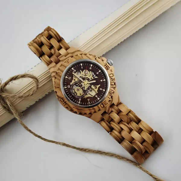 Montre squelette bois homme rétro – Élégance vintage et mécanisme visible – Style unique et raffiné – Image 4