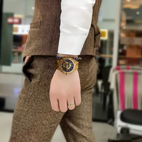 Montre squelette bois homme rétro – Élégance vintage et mécanisme visible – Style unique et raffiné – Image 7